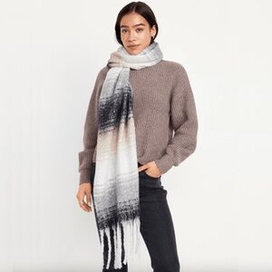 Old Navy Cozy Plaid Scarf in gray and brown